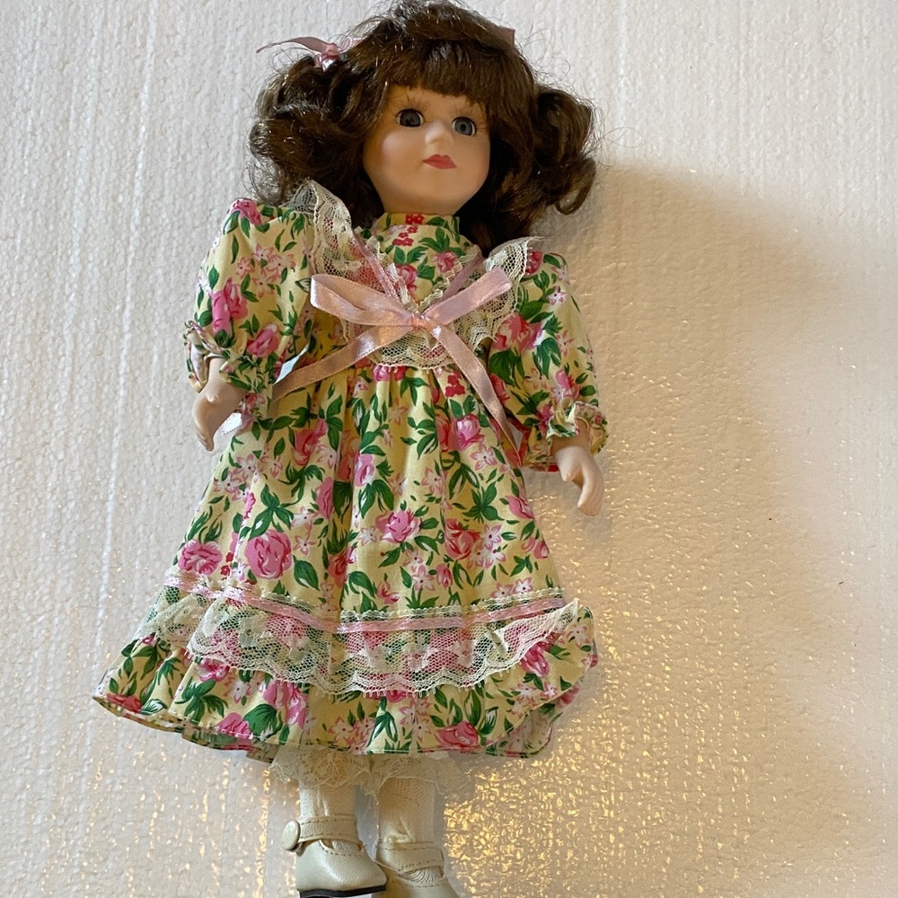 Floral Dress Porcelain Doll in Box - Picture 6 of 10